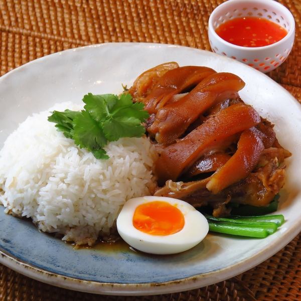 《一番人気!カオカームー》甘めに煮込んだ豚肉×ご飯相性抜群