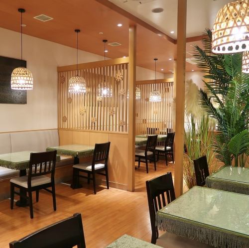 本場の雰囲気も味わえるカジュアルな店内♪