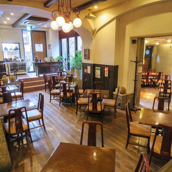 In the bright and cozy atmosphere, there are many table seats that you can easily drop in.Please use it in a wide range of scenes such as dining with family and friends, and various banquets!
