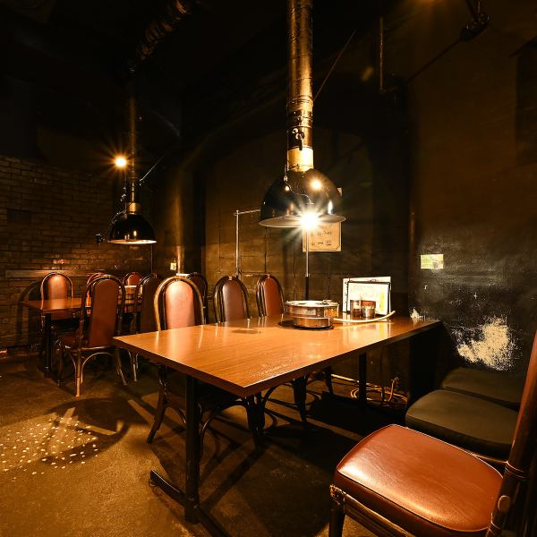 当店の焼肉屋は、席間隔が広く取られており、のびのびとお食事を楽しむことができます。周りを気にせず、心地良い空間でリラックスしながら焼肉を堪能していただけます。