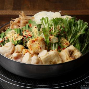 [Please try it once] Toraya special offal hot pot 3,630 yen for 2 people / Extra 4,356 yen for 2 people