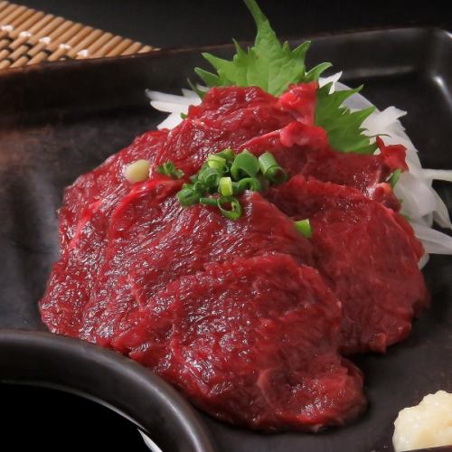 〈熊本産〉馬刺し / Sliced Horse Meat Sashimi