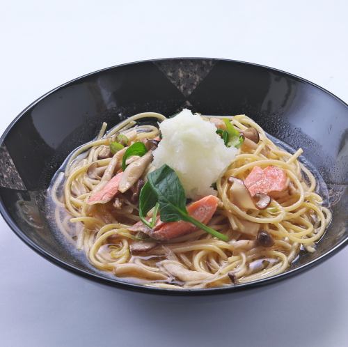 Japanese-style pasta with mushrooms and salmon