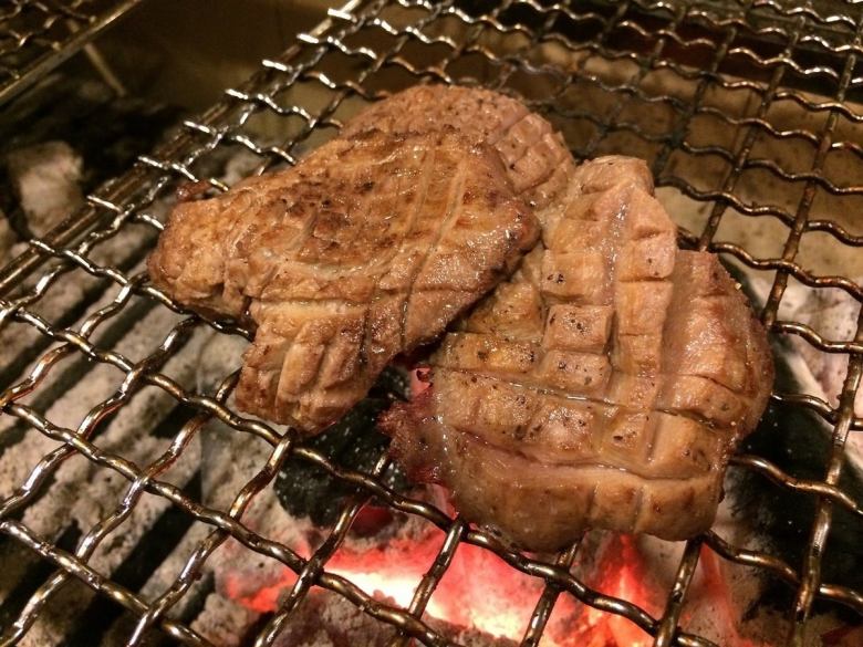 Charcoal-grilled beef tongue