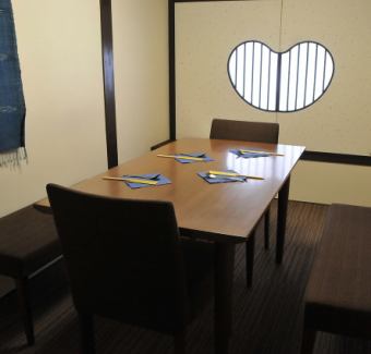 The private room on the second floor can accommodate up to 6 adults.There are two rooms.
