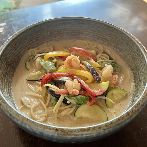 期間限定 夏野菜と海老のタイ風グリーンカレーパスタ