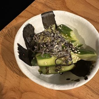 Salted kelp and cucumber
