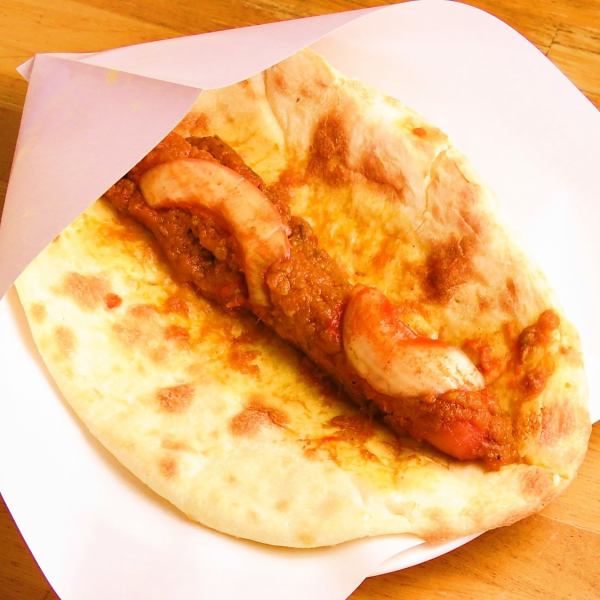 [Nandog 500 yen] The spicy carica original curry and large sausages are delicious ♪