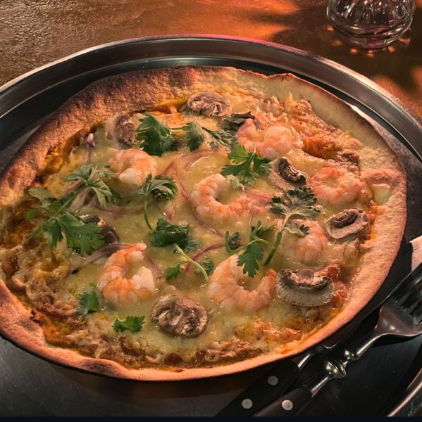 [Recommended] Tom Yum Kung Pizza with Plump Shrimp