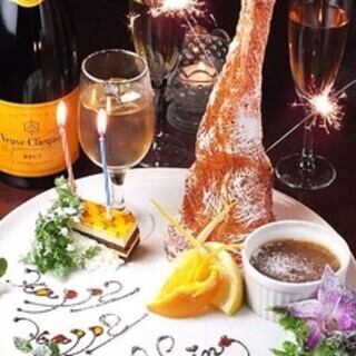 Anniversary course with all-you-can-drink for 5,000 yen, and individual plates are also available.