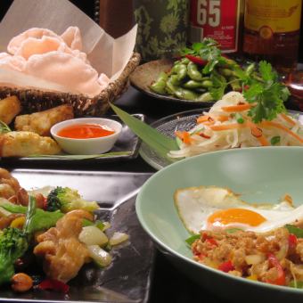 Popular dishes like shrimp toast and gai yang are included in the ethnic course menu (3900 yen, all-you-can-drink included).