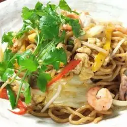 Mie Goreng (thick, curly noodles)