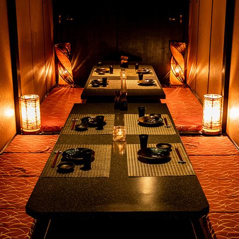 2名様～個室でご案内！少人数様向けの個室席も多数完備しておりますので、親しい仲間同士の宴会・飲み会にもゆったりと過ごせて会話も弾みます！ボリューム満点のバカ盛り宴会コースで各種宴会をお楽しみください！