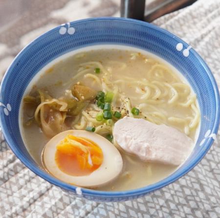 鶏白湯ラーメン