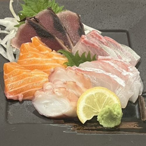 新鮮なお造り＆種鶏鶏モモ肉たたきなど人気メニューも♪土曜日の単品利用も大歓迎！単品飲み放題は1,500円~