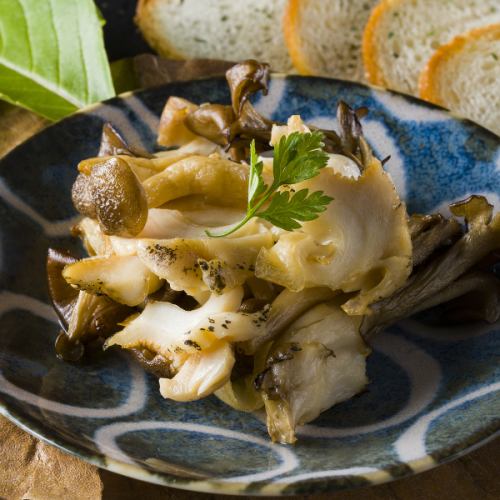 Grilled Whelk and Mushroom with Garlic Butter