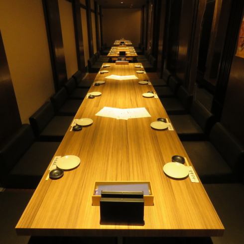 Quaint horigotatsu private room.The calm interior is ideal for banquets and entertaining guests