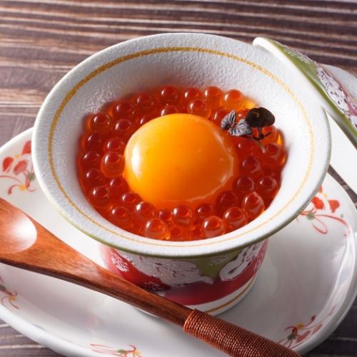 [Specialty] Warm wakawanmushi with yolk and salmon roe