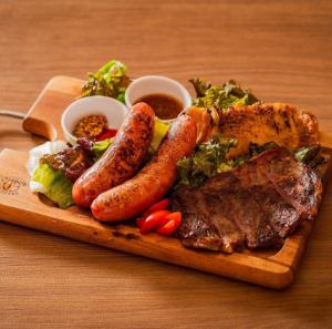 ボリュームたっぷり！肉肉プレート～シェフのこだわりセレクト～