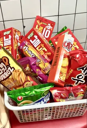 セルフ注文し、ドリンクやスナック菓子を選べます!