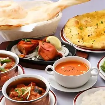 【忘新年会】選べるカレー・ナン各3種とチキンティッカ等！3名様に最適な7300円(税込)得々セット