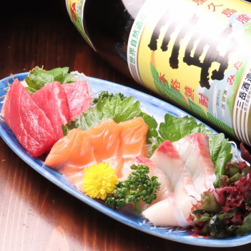 Assorted sashimi