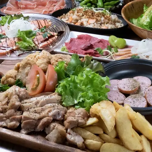 【各类宴会】年末新年派对：畅饮畅吃套餐 5500日元（含税）/ 豪华套餐 6500日元（含税）
