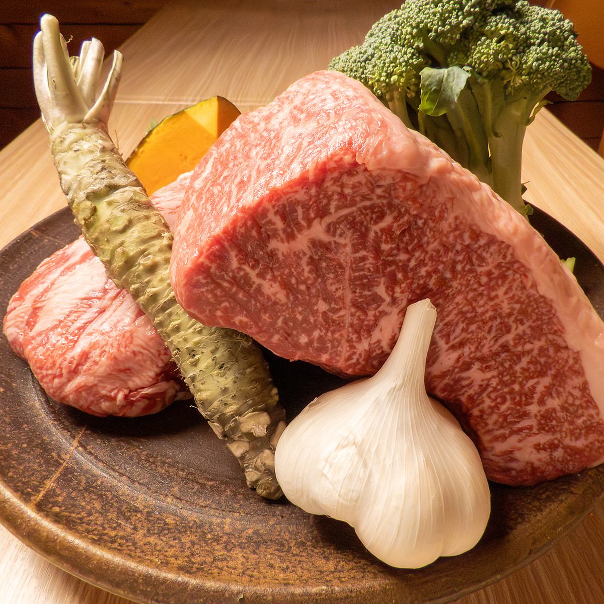 Enjoy the finest meat dishes made with carefully selected domestic Japanese Black Beef and exquisite green tea soba noodles!