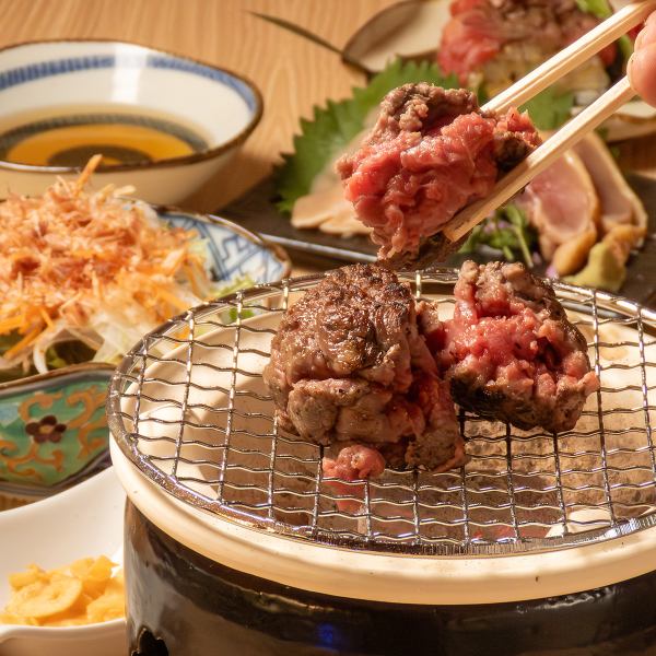 Located close to JR Kurashiki Station, our restaurant has an atmosphere of a hideaway for adults.This is the perfect space for small parties, such as drinking parties with colleagues or friends! In addition to sushi and steaks made with domestic Japanese black beef, we also have a wide variety of carefully prepared meat dishes, such as seared chicken, made with fresh chicken! Please feel free to come and visit us!