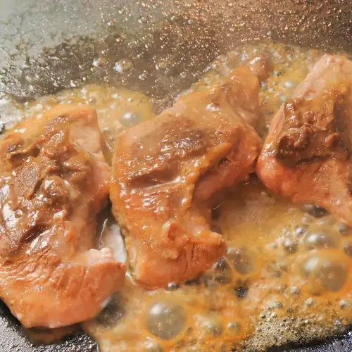 【不動の一番人気】豊洲直送!自家製秘伝ダレで味わう絶品マグロのほほ肉焼き