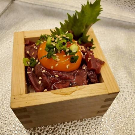 馬刺しユッケ