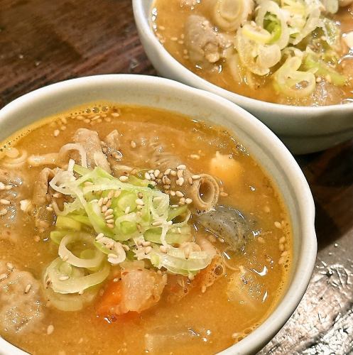 《大人気のもつ煮に入っている隠し味は…》大人のもつ煮込