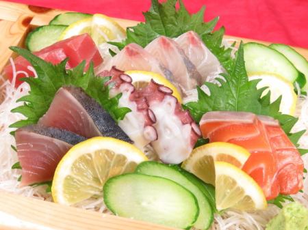 Assorted sashimi (1 serving)