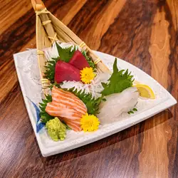 刺身盛り合わせ3種(1人前の価格)