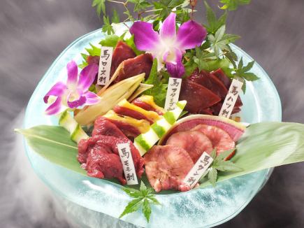 [当日OK]大人気セット！馬刺し５点盛りと炙り肉　2H飲放付4000円