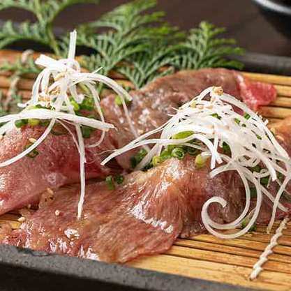 ``Limited after 8:00 pm, reserved seats only'' One drink or roasted Omi beef nigiri sushi will be served!
