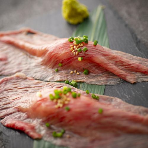 近江牛 ローストの炙り握り寿司／近江牛 漬け炙り握り寿司
