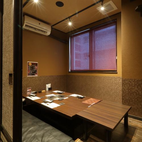 無煙ロースターで、煙を感じさせない空間です