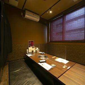 [Saki-no-ma, Yasuragi-no-ma, sunken kotatsu, 2 to 7 people] A Japanese-style room partitioned by sliding doors.Each room can be used by 2 to 7 people, and by connecting it to the Purity Room and Flowing Room, it can accommodate large groups such as 16 or 30 people.
