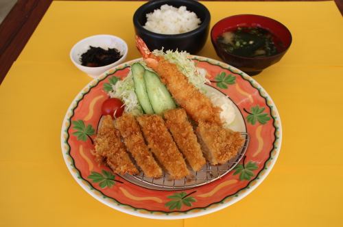 Fried shrimp and tonkatsu set meal
