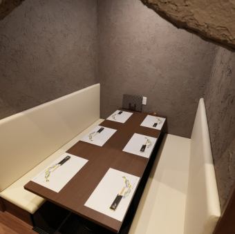 ちょっとほらあなっぽい感じのお席でごゆっくり過ごされてはいかがでしょうか