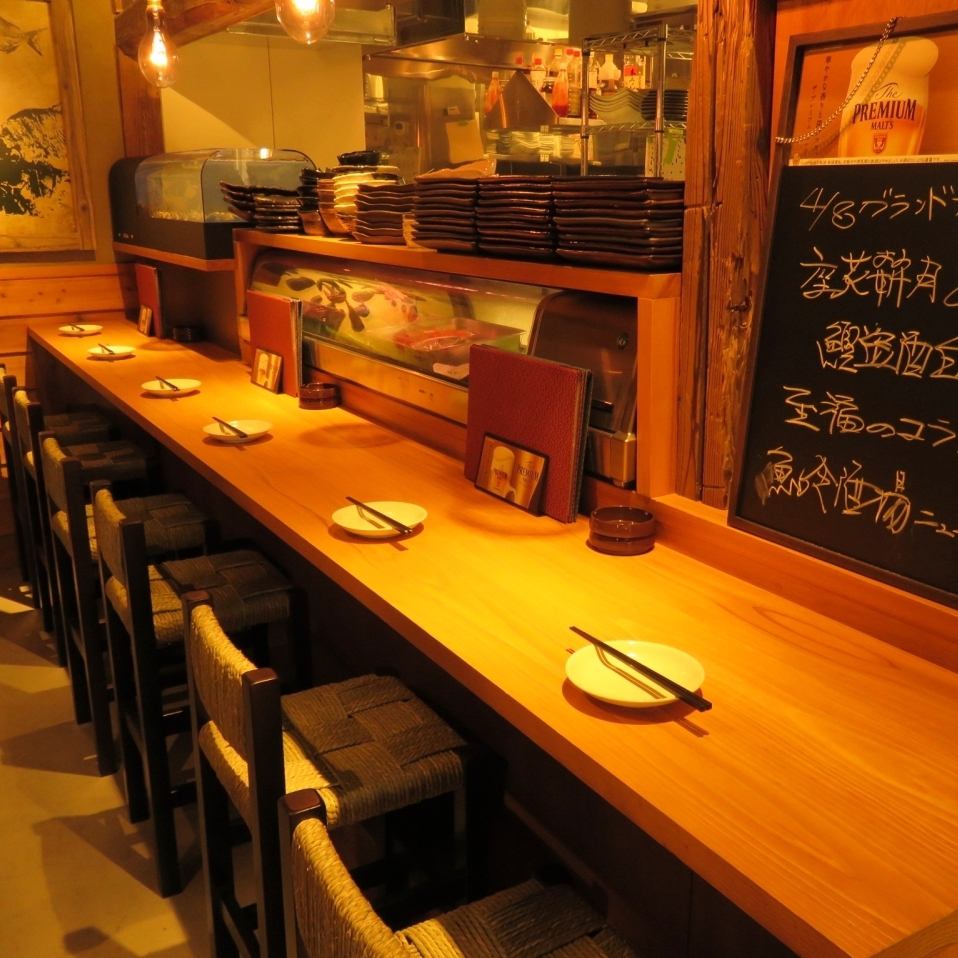 漁港の作業小屋をイメージした店内で鮮度に拘った海鮮を愉しむ…