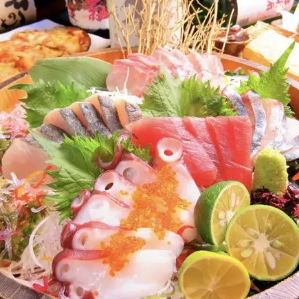 「奢華海鮮」套餐★ 包含5種刺身、廣島牡蠣配柚子醋、炸安康魚等9道菜 + 2小時暢飲 ⇒ 7000日元