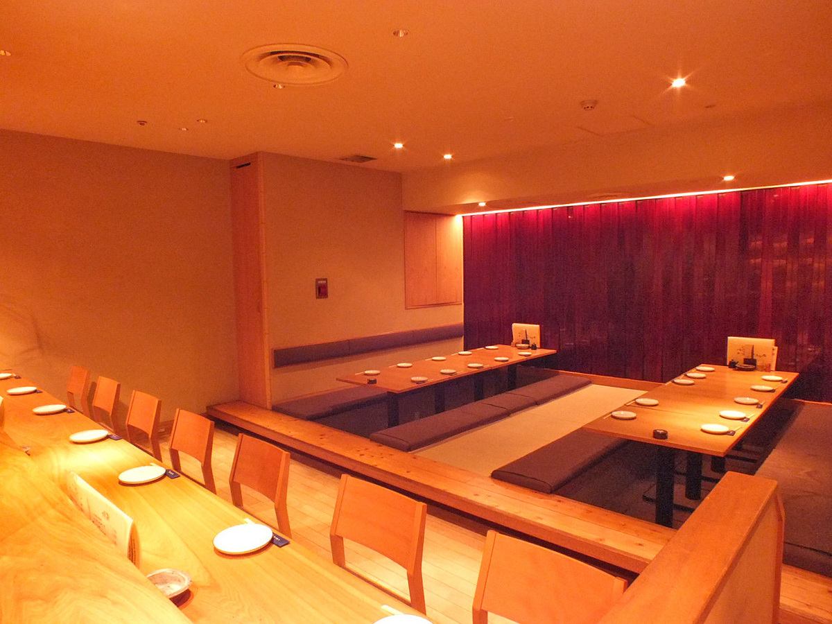 You can relax and enjoy your meal in a modern Japanese space.