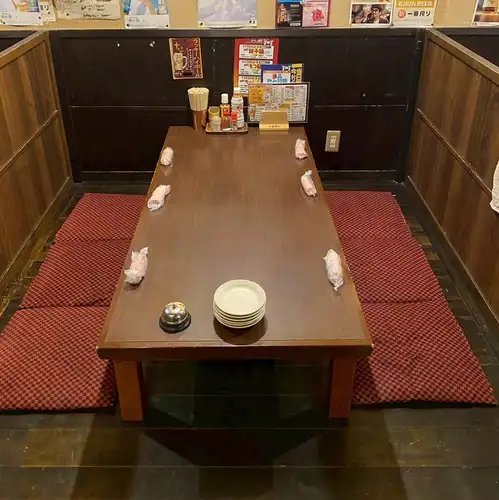 昭和レトロで落ち着く店内
