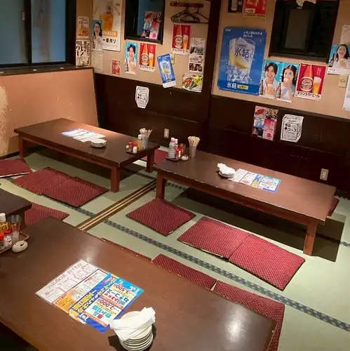 昭和レトロで落ち着く店内