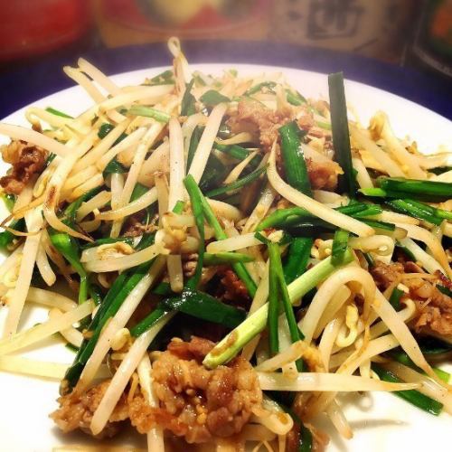 Stir-fried pork sprouts