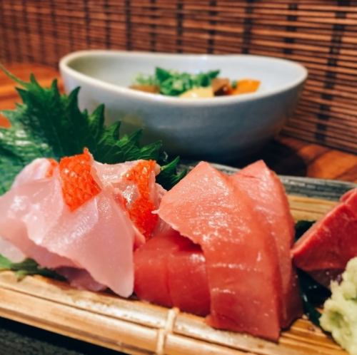 ≪Specialty≫ 3 pieces of fresh fish sashimi and today's recommended dish are the strongest cospa set! Empty set 980 yen per person