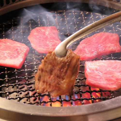 All seats smokeless roaster complete! Casual grilled meat without worrying about smoke ♪