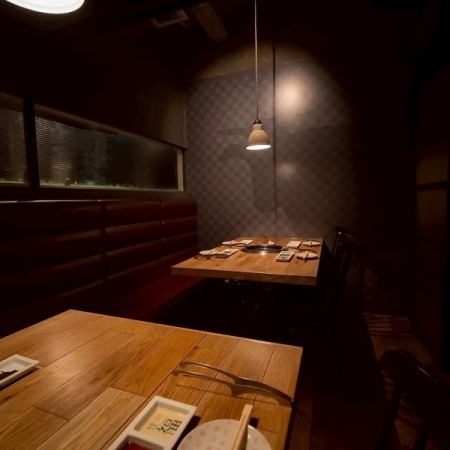 貸切は、最大67名様まで承ります。フロア全体を贅沢に独占できるため、会社の打ち上げや同窓会など、大規模なお集まりに最適。上質な和牛を囲み会話を楽しむ、和やかなひとときをお過ごしください。